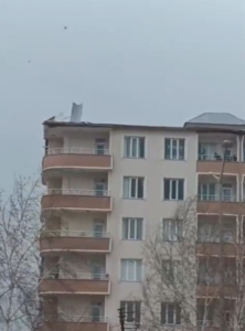 musta-firtina-catilari-ucurarak-can-ve-mal-kaybina-neden-oldu-p98rXryN.jpg