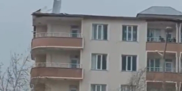 musta-firtina-catilari-ucurarak-can-ve-mal-kaybina-neden-oldu-p98rXryN.jpg