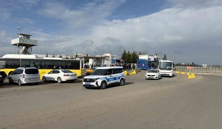 narin-guran-cinayeti-6-tutuklu-ve-3-cocukla-15-sanik-adliyeye-getirildi-hDOB68Y2.jpg