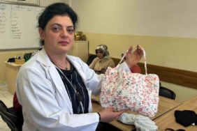 naylon-posetler-rengarenk-cantalara-donusuyor-surdurulebilir-moda-6GTIVePI.jpg