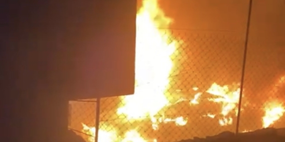 Otomobil ve Odunluk Yangında Kül Oldu: Detaylar! Otomobil ve Odunluk Yangında Kül Oldu: Detaylar!