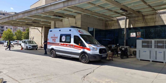 Pekmez Tenceresine Düşen Çocuk Hayat Mücadelesi Veriyor Pekmez Tenceresine Düşen Çocuk Hayat Mücadelesi Veriyor