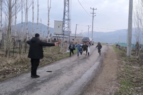 polis-memurunun-150-koy-cocuguna-bayram-harcligi-iyiligi-uWTmNfqK.jpg