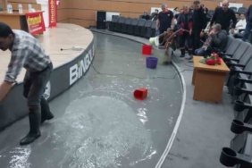 Prof. Dr. Görür, Su Bastığı İçin Panel Salonunu Terketmek Zorunda Kaldı prof-dr-gorur-su-bastigi-icin-panel-salonunu-terketmek-zorunda-kaldi-zbsbEkLZ.jpg