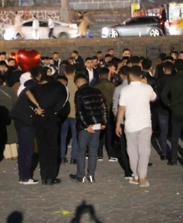 ramazan-bayraminda-diyarbakirin-tarihi-mek-nlari-ziyaretci-akinina-ugradi-FIWRlRqp.jpg
