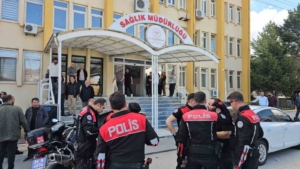 saglik-mudurlugunde-tabancali-rehin-alma-olayinda-supheli-hizla-yakalandi-6A4qRvsr.jpg