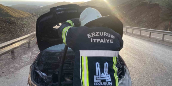 Seyir Halindeki Araç Alev Alev Yandı: O Anlar Kamerada! Seyir Halindeki Araç Alev Alev Yandı: O Anlar Kamerada!