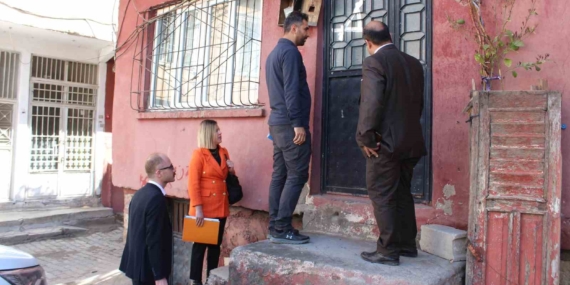 Siirt’te 'Açık Kapı' Projesi: Vatandaşların Sorunlarına Yerinde Çözüm! Siirt’te ‘Açık Kapı’ Projesi: Vatandaşların Sorunlarına Yerinde Çözüm!