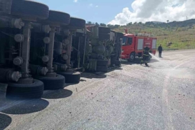 siirtte-kontrolden-cikan-tir-devrildi-1-kisi-yaralandi-zWaVQYr6.jpg