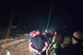 siirtte-saganak-yagislar-dereleri-tasirdi-yollar-kapatildi-dtLzzZZv.jpg