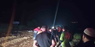 siirtte-saganak-yagislar-dereleri-tasirdi-yollar-kapatildi-dtLzzZZv.jpg