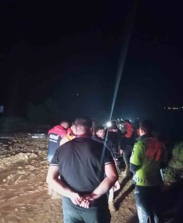 siirtte-saganak-yagislar-dereleri-tasirdi-yollar-kapatildi-dtLzzZZv.jpg