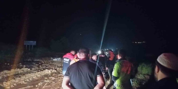 Siirt'te Sağanak Yağışlar Dereleri Taşırdı, Yollar Kapatıldı! Siirt’te Sağanak Yağışlar Dereleri Taşırdı, Yollar Kapatıldı!