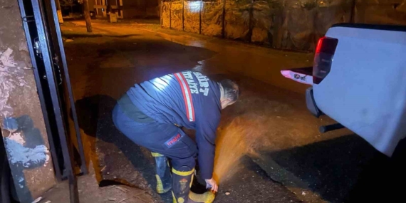 Siirt'te Yağmur ve Dolu Felaketi: Hayat Durma Noktasında Siirt’te Yağmur ve Dolu Felaketi: Hayat Durma Noktasında