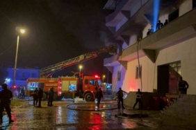 siirtteki-terlik-fabrikasinda-yangin-11-kisi-dumandan-etkilendi-nht1TJGm.jpg