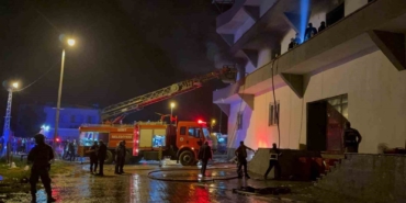 siirtteki-terlik-fabrikasinda-yangin-11-kisi-dumandan-etkilendi-nht1TJGm.jpg