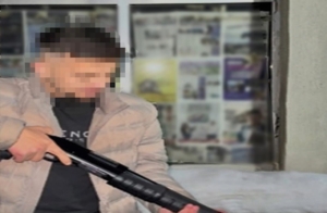 sosyal-medyada-silahli-fotograflarini-paylasan-4-sahis-ele-gecirildi-tjFkkUgR.jpg