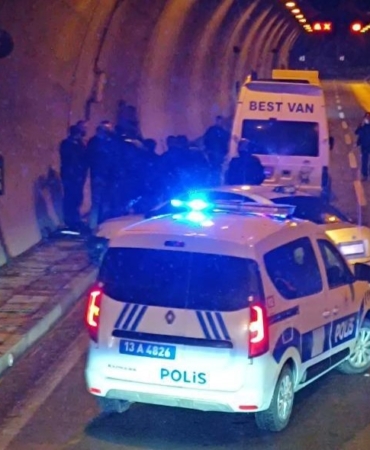 suruculer-arasinda-yol-verme-tartismasi-iki-kisi-yaralandi-bQiWV1Td.jpg