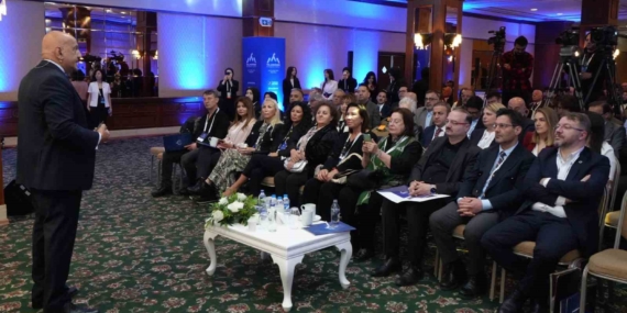 Tariq Qureishy: "Dil Öğreniminde Devrim: Kolaylaşan Süreçler" Tariq Qureishy: “Dil Öğreniminde Devrim: Kolaylaşan Süreçler”