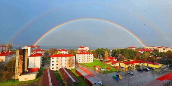 Tatvan Semalarında Eşsiz Gökkuşağı Şöleni Tatvan Semalarında Eşsiz Gökkuşağı Şöleni