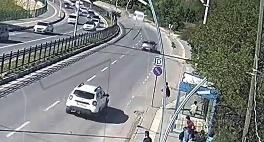 Tunceli'de Kaza Anı: Güvenlik Kameralarına Yansıyan O Anlar Tunceli’de Kaza Anı: Güvenlik Kameralarına Yansıyan O Anlar