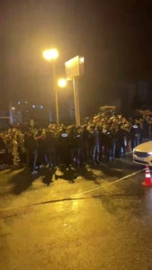 universite-ogrencisi-yolun-karsisina-gecmeye-calisirken-otomobilin-carpmasi-sonucu-yaralandi-zDXdNzl9.jpg