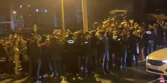 Üniversite Öğrencisi Yolun Karşısına Geçmeye Çalışırken Otomobilin Çarpması Sonucu Yaralandı Üniversite Öğrencisi Yolun Karşısına Geçmeye Çalışırken Otomobilin Çarpması Sonucu Yaralandı