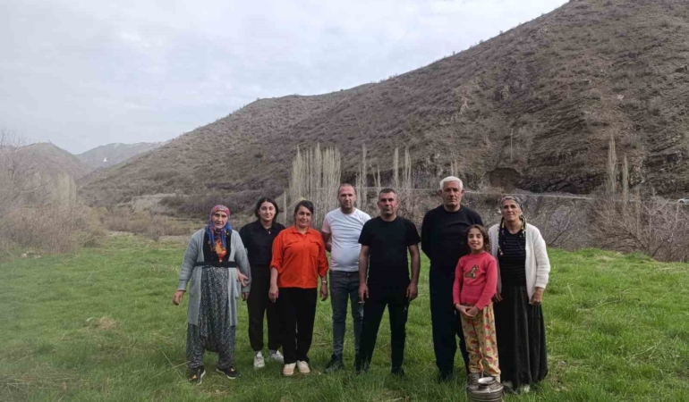 vali-ali-celikin-ozel-izniyle-30-yillik-hasret-sonunda-tarihe-karisti-38m9Zy4Y.jpg