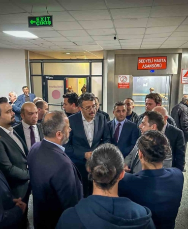 vali-celik-trafik-kazasinda-yaralanan-vatandaslari-ziyaret-etti-gecmis-olsun-temaslari-r8wbPJdx.jpg