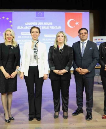 van-ab-bilgi-merkezi-yyude-avrupa-birligi-desteklerini-tanitti-As9w4bjv.jpg