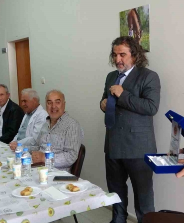 van-yyunun-egitimdeki-cinari-binlerce-ogrenciyi-yetistiren-emekli-oluyor-zvC2qkBR.jpg