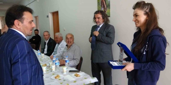 Van YYÜ’nün Eğitimdeki Çınarı: Binlerce Öğrenciyi Yetiştiren Emekli Oluyor Van YYÜ’nün Eğitimdeki Çınarı: Binlerce Öğrenciyi Yetiştiren Emekli Oluyor