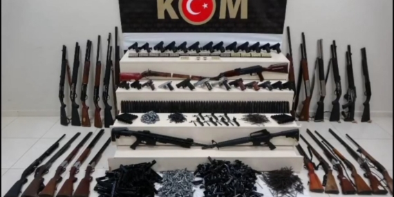 Van’da 13 Farklı Adreste Silah ve Mühimmat Operasyonu: Çok Sayıda Ele Geçirildi Van’da 13 Farklı Adreste Silah ve Mühimmat Operasyonu: Çok Sayıda Ele Geçirildi