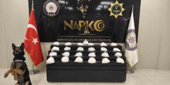 Van'da 25 Kilo 200 Gram Metamfetamin Ele Geçirildi: Uyuşturucu Operasyonunda Şok Edici Yakalama Van’da 25 Kilo 200 Gram Metamfetamin Ele Geçirildi: Uyuşturucu Operasyonunda Şok Edici Yakalama