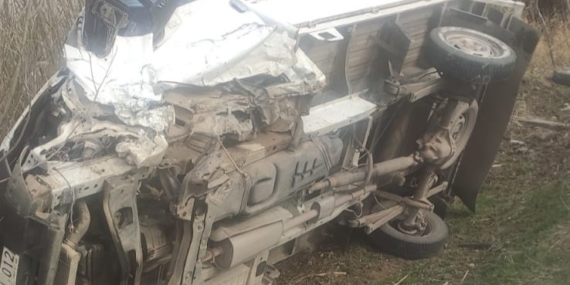 Van'da Kamyonet ile Otomobil Çarpıştı: 3 Kişi Yaralandı Van’da Kamyonet ile Otomobil Çarpıştı: 3 Kişi Yaralandı