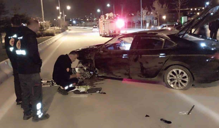 vanda-otomobil-devrildi-bir-yarali-AOe7aQ4Q.jpg
