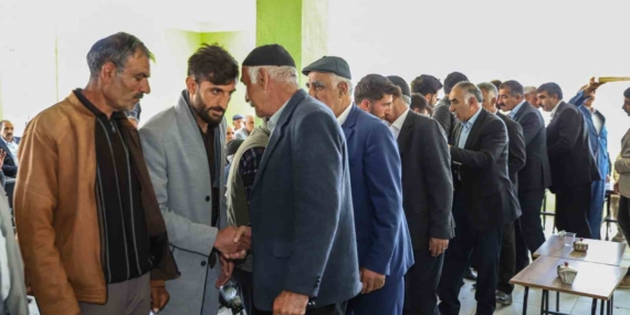 Van'da Rekor Barış: Husumetli Aileler El Ele Verdi Van’da Rekor Barış: Husumetli Aileler El Ele Verdi