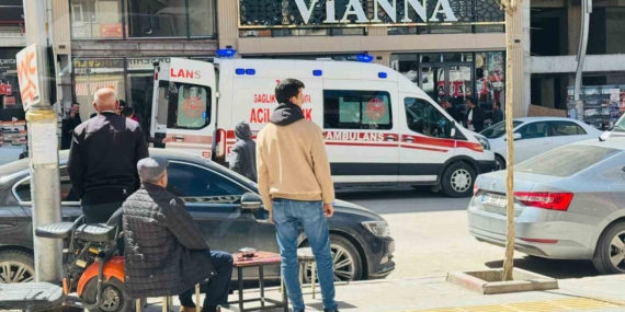 Van'da Silahlı Saldırı: Mağazada 1 Kişi Hayatını Kaybetti, 3 Kişi Yaralandı Van’da Silahlı Saldırı: Mağazada 1 Kişi Hayatını Kaybetti, 3 Kişi Yaralandı