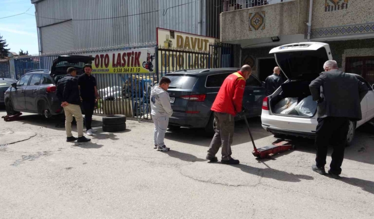 vandaki-oto-lastikcilerde-bahar-yogunlugu-lastik-degisiminde-artan-talepler-DUw2Krh9.jpg