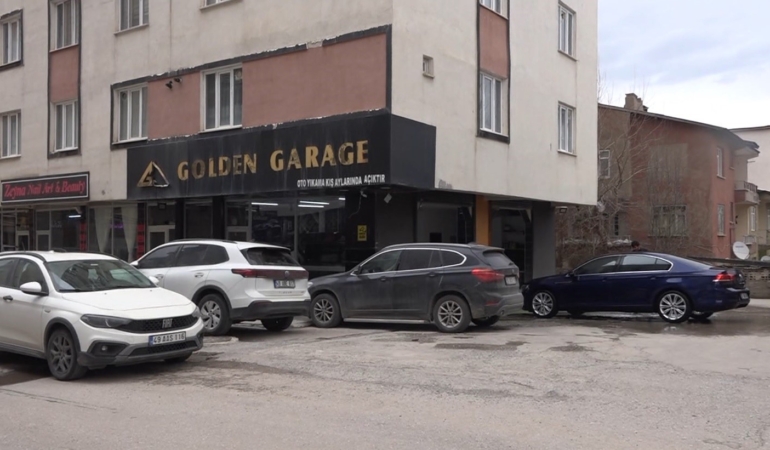 yagmurla-camura-donusen-toz-tasinimi-oto-yikamacilarda-kalabaliklara-neden-oldu-3b62emkD.jpg
