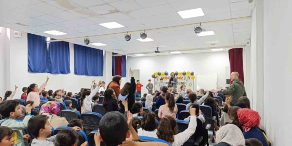 Yazar Topdemir, Öğrencilerle İlham Verici Bir Buluşma Gerçekleştirdi Yazar Topdemir, Öğrencilerle İlham Verici Bir Buluşma Gerçekleştirdi