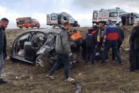 yuksekovada-korkunc-kaza-otomobil-direge-carpti-1-hayatini-kaybetti-3-yarali-sC2pvfPk.jpg