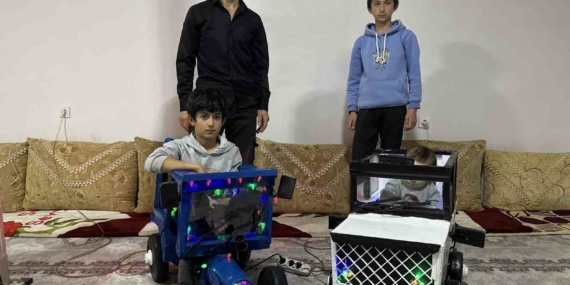 Yüksekovalı Baba, Çocukları İçin Atık Malzemelerle Özgün Bir Araba Tasarladı Yüksekovalı Baba, Çocukları İçin Atık Malzemelerle Özgün Bir Araba Tasarladı