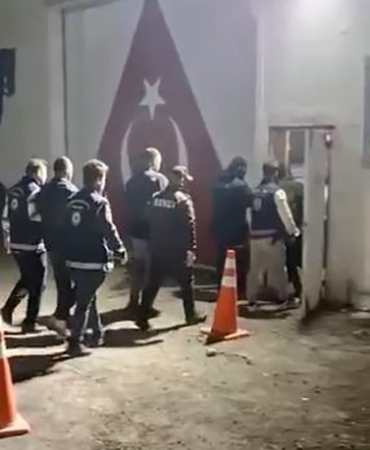 yurt-disina-kacmaya-calisan-3-firari-hukumlu-tirda-ele-gecirildi-gD4LLIBN.jpg