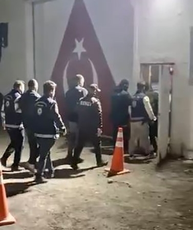 yurt-disina-kacmaya-calisan-3-firari-hukumlu-tirda-ele-gecirildi-gD4LLIBN.jpg