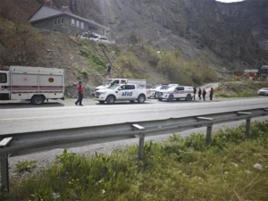 zap-suyunda-debi-yukseldi-mahsur-kalan-4-kisi-kurtarildi-GmlLkp48.jpg