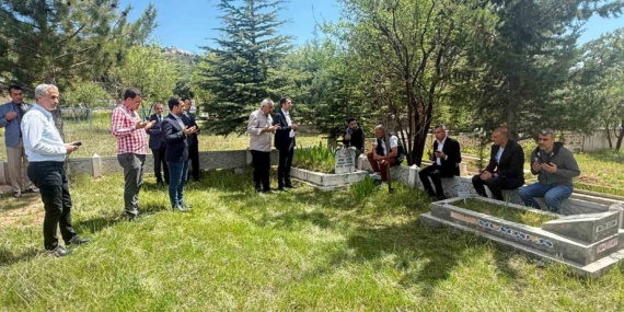 Ahmet Aytar: Elazığ'da Anma Töreni ve Kabri Başında Saygı Duruşu Ahmet Aytar: Elazığ’da Anma Töreni ve Kabri Başında Saygı Duruşu