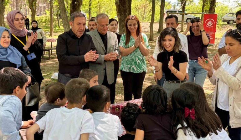 aile-yili-kapsaminda-ekranlardan-uzak-kalpten-yakin-etkinligi-gerceklesti-Bm2mE2Yu.jpg