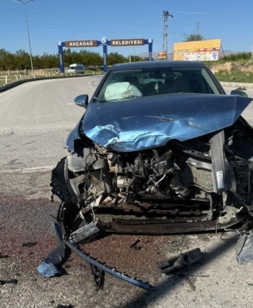 akcadagda-iki-arac-carpisti-bir-yarali-olayi-1TDSKxL9.jpg