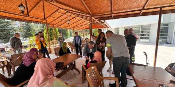 Anneler Günü'nde Huzurevine Unutulmaz Bir Ziyaret Anneler Günü’nde Huzurevine Unutulmaz Bir Ziyaret